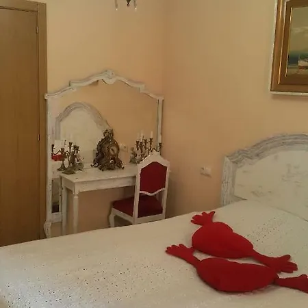 63 Carrer D'ernest Anastasio Homestay